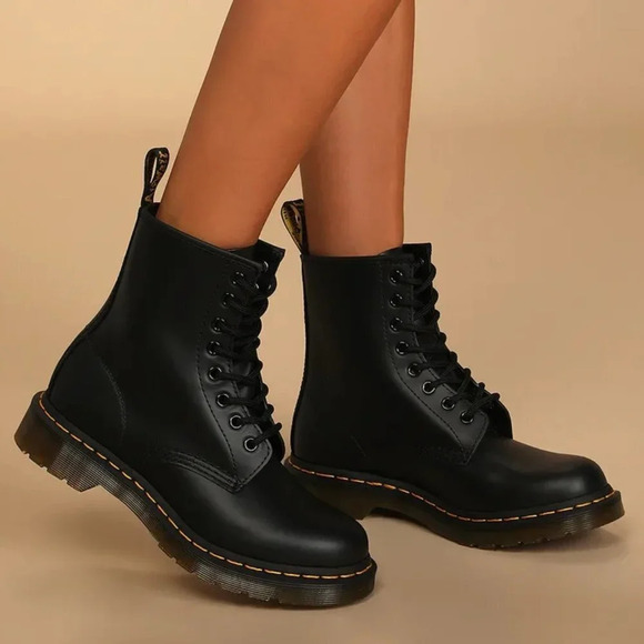 Dr. Martens Shoes - Dr. Martens 1460 Smooth Leather Lace Up Boots Black Size 7